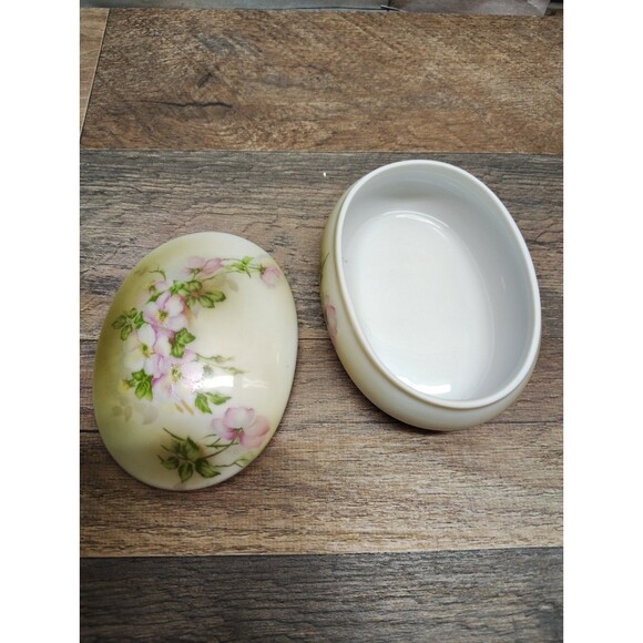 Vintage Nippon Hand Painted Porcelain Covered Jewelry Trinket Box Cottage Core - Picture 4 of 7